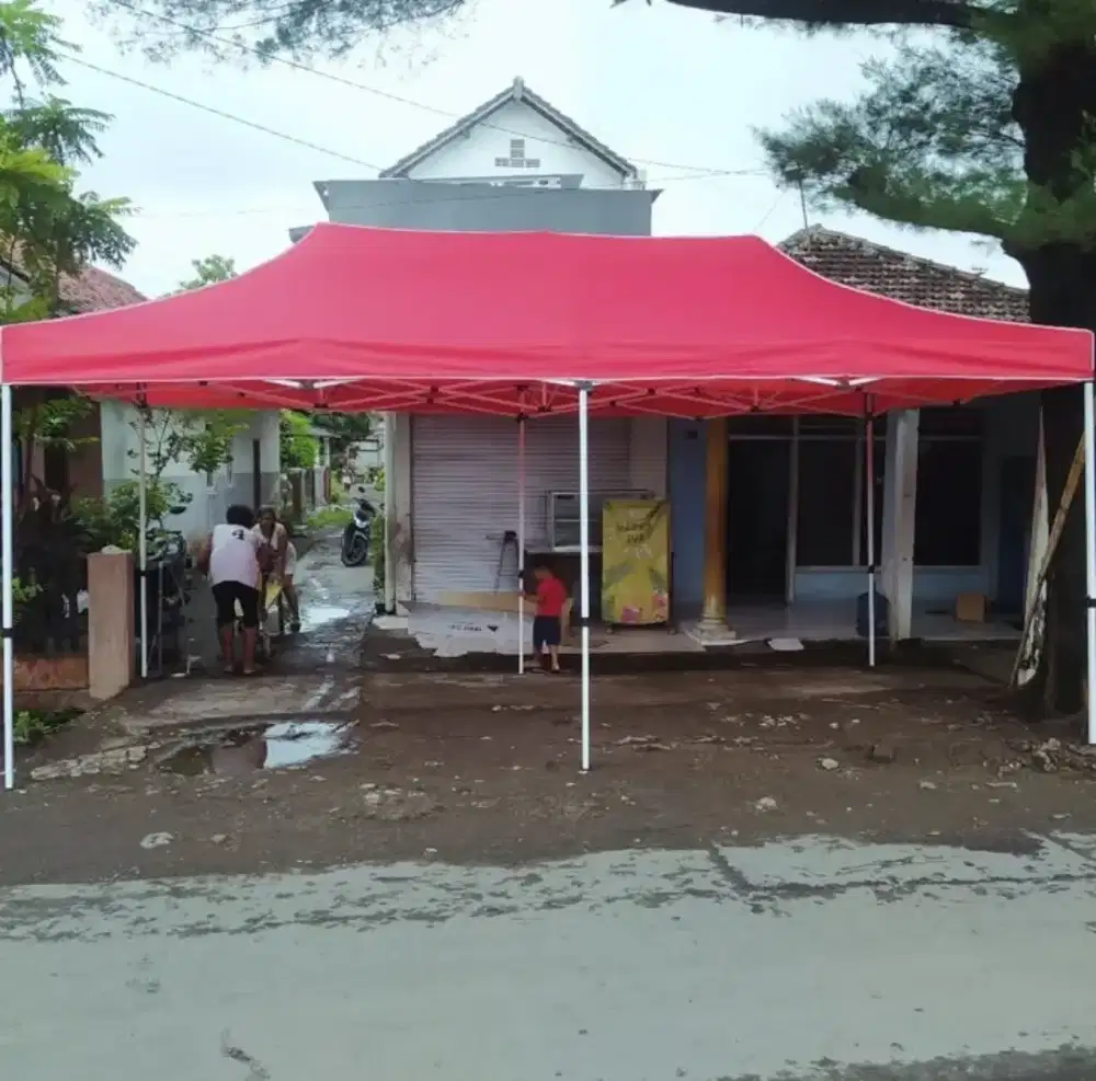 Tenda lipat rangka putih