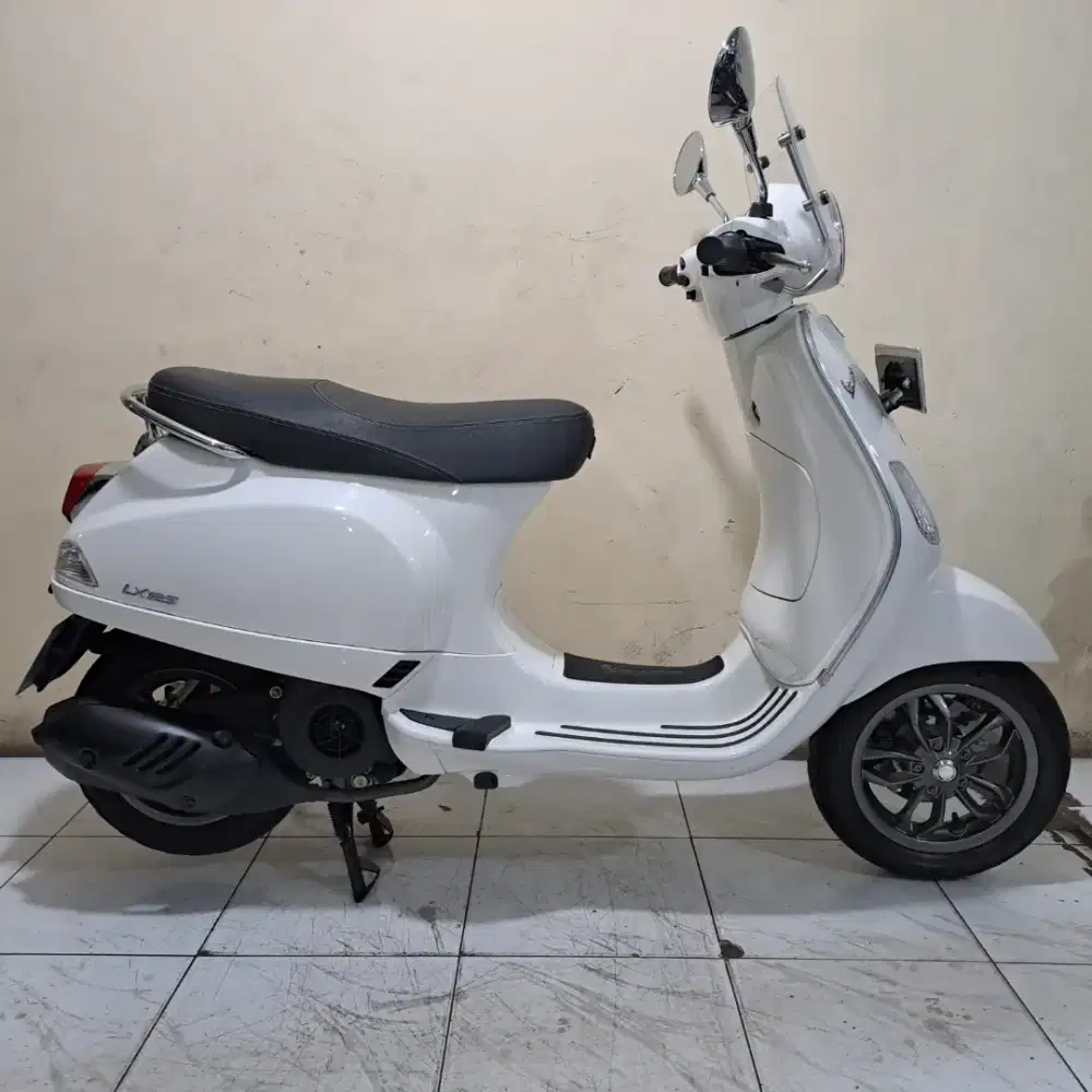Vespa lx 125 iget 2024 KM 900 perak