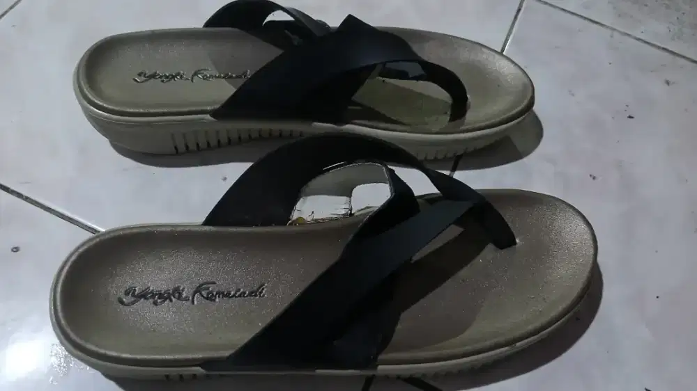 Sepatu anak & sandal dewasa