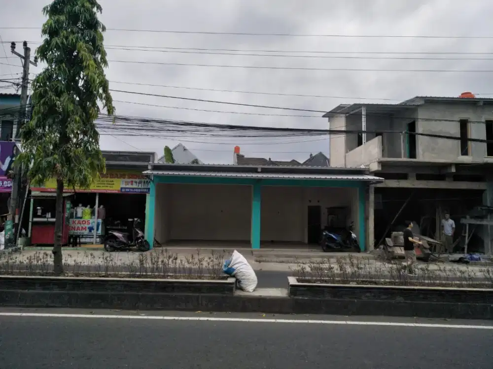 Disewakan ruko jl stadion Maguwoharjo masih baru
