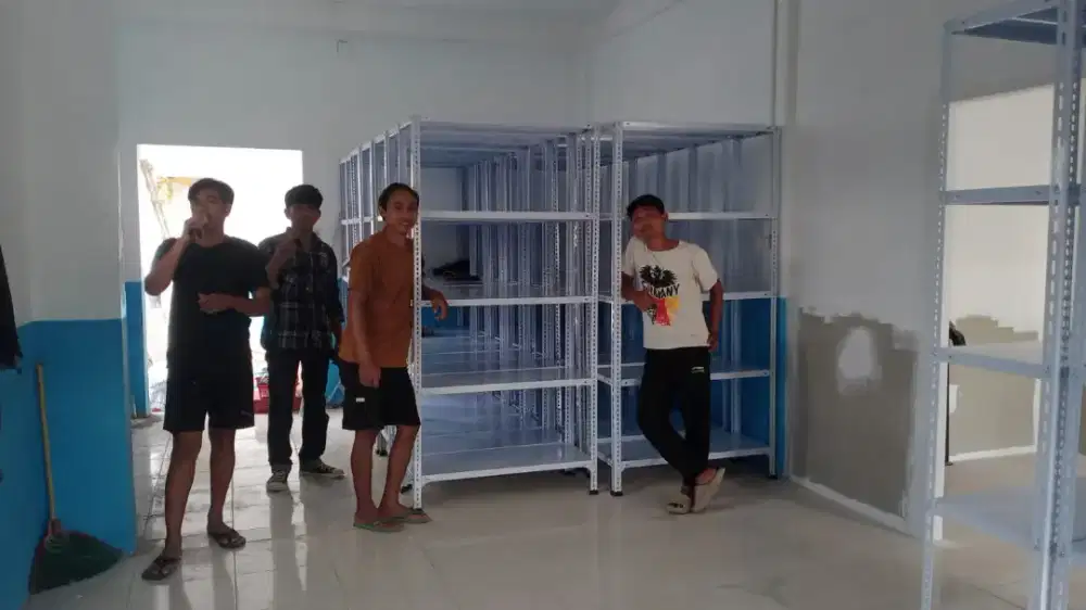 Rak besi serbaguna. Siku lubang