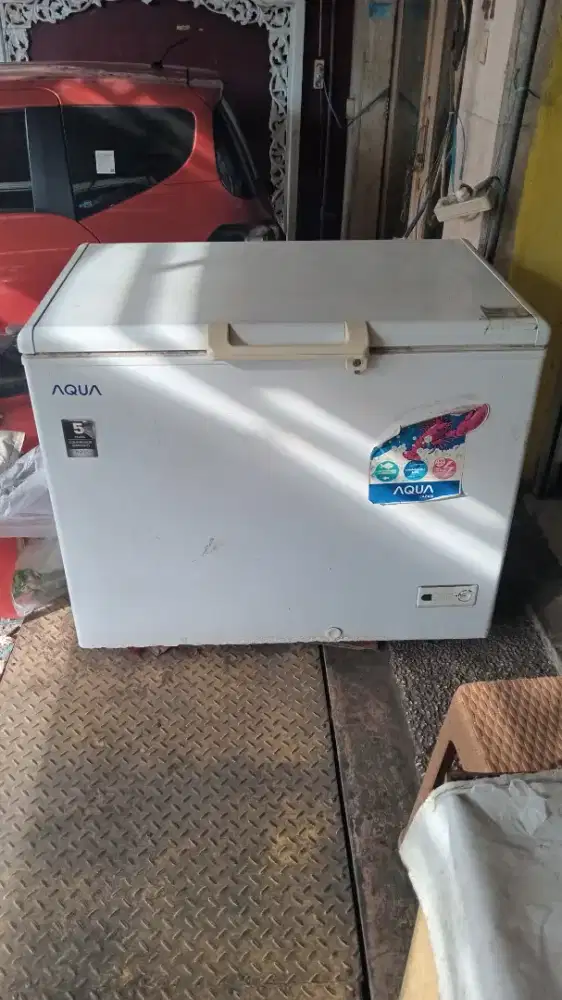 Jual frezer merk aqua 330 lt .