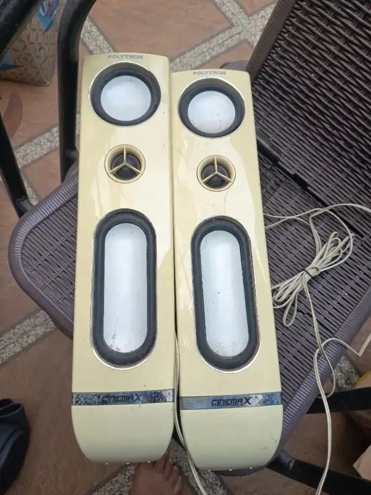 Speaker Menara TV Polytron