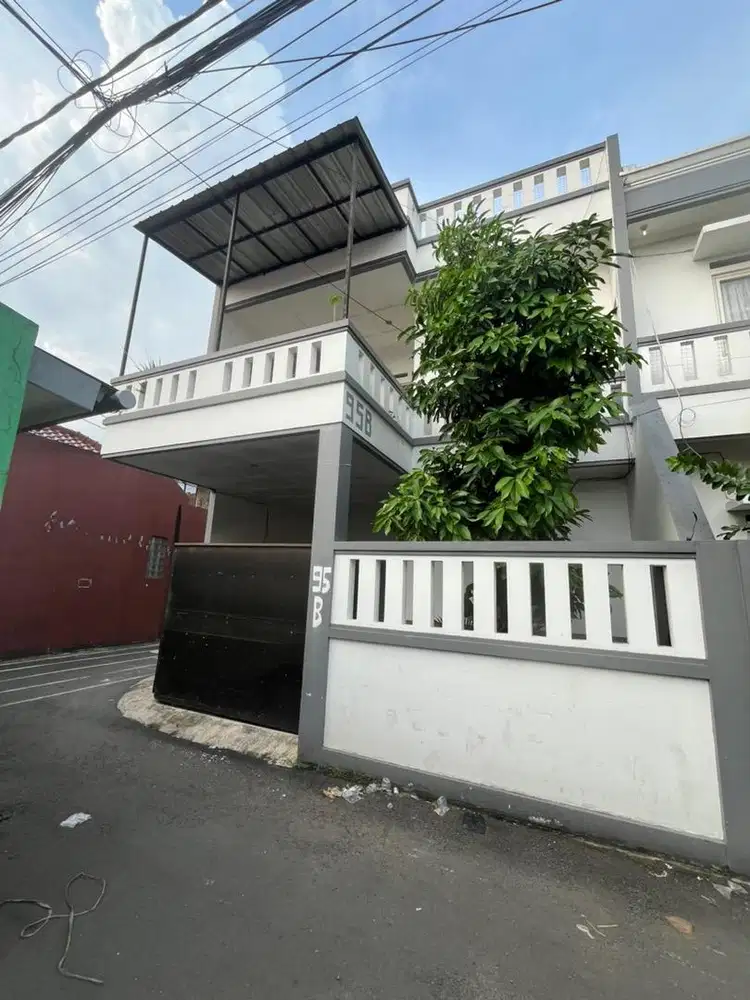 DI SEWAKAN RUMAH TINGGAL TANJUNG BARAT, JAKSEL