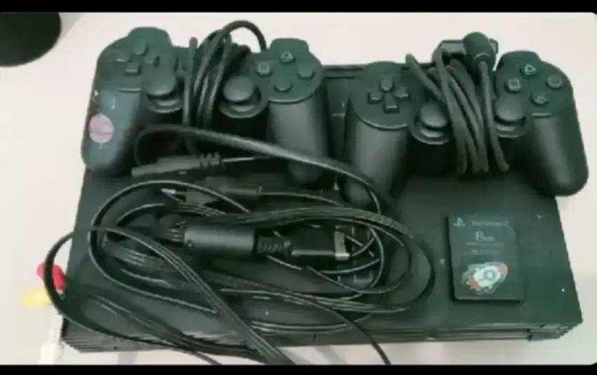 ps2 kumplit dengan 2 stik, memory dan kabel