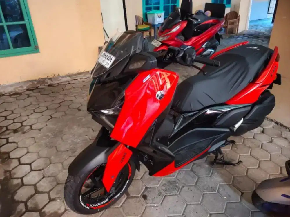 xmax connected 2024 low km like new