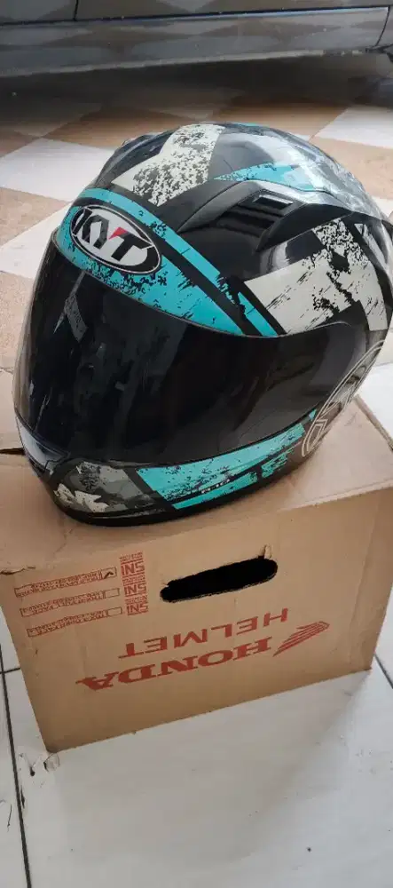 Helm full face KYT
