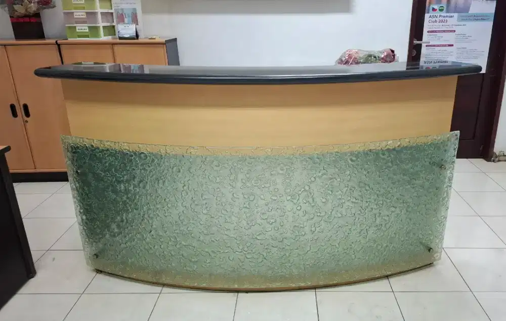 Meja Resepsionis / Front Desk Modern (Bekas)