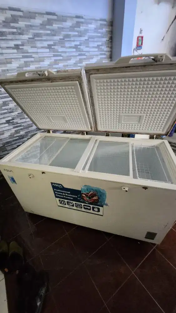 Freezer Merk AQUA kapasitas 420Liter