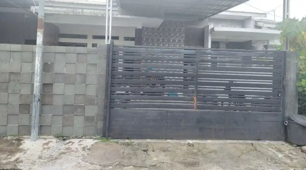 Dijual cepat rumah besar nyaman baru renovasi medan johor