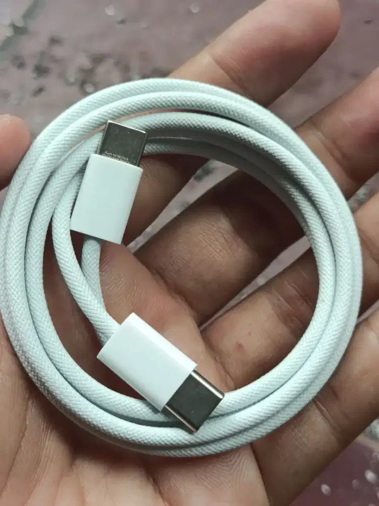 Kabel data iphone 16