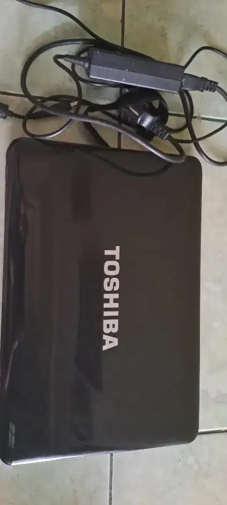 Dijual apa adanya laptop core i3