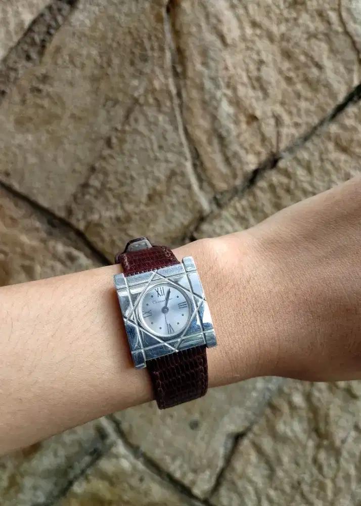 Jam tangan Christian Dior