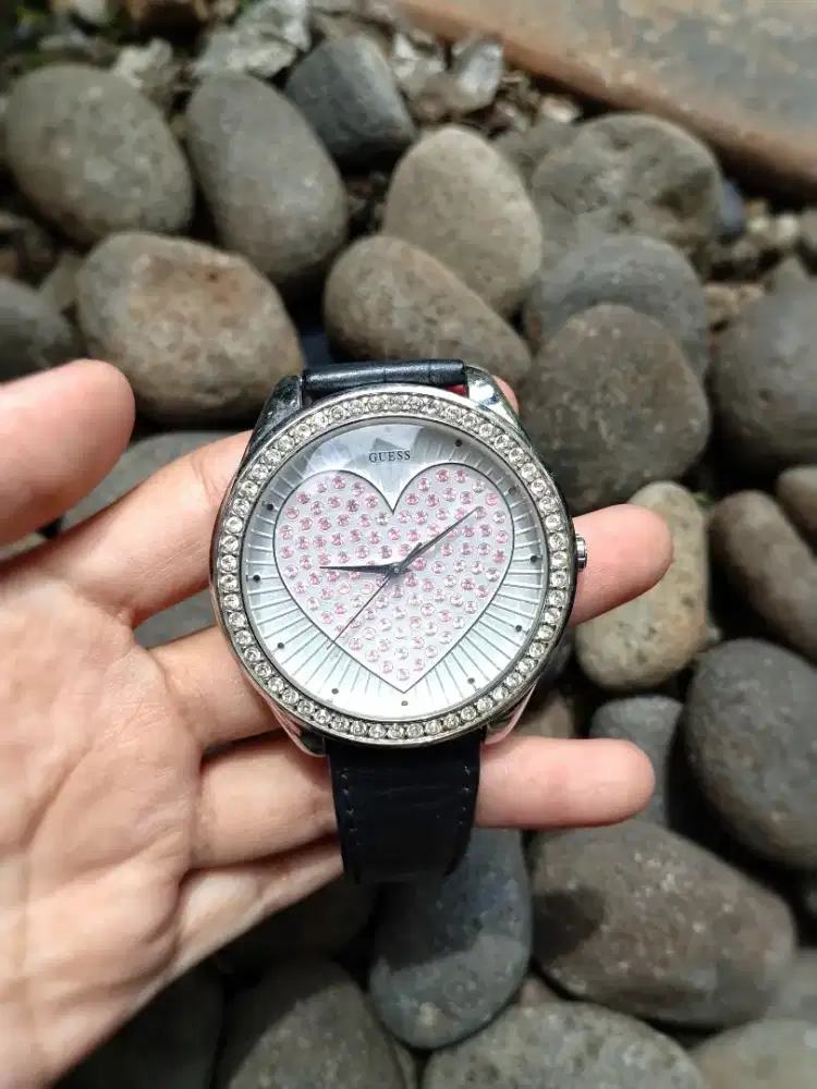 Jam tangan GUESS