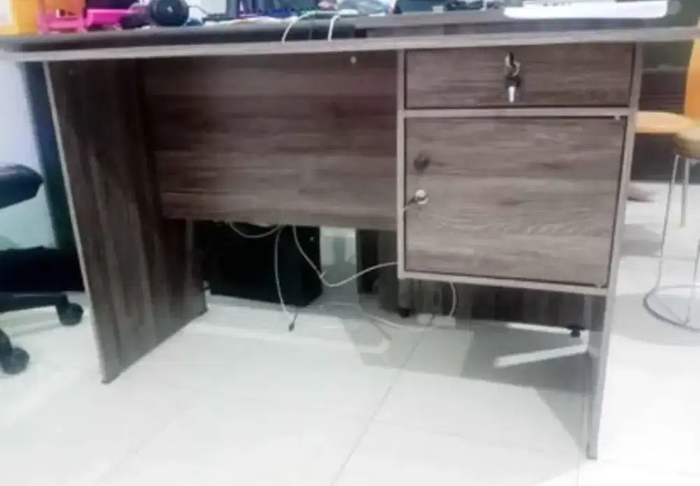 Meja Tulis Kantor 1/2 Biro MH MTS 120 Sanremo Grey