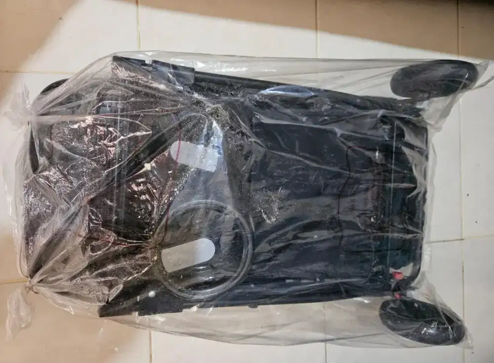 Dijual stroler dorong bayi merk BABYDOES