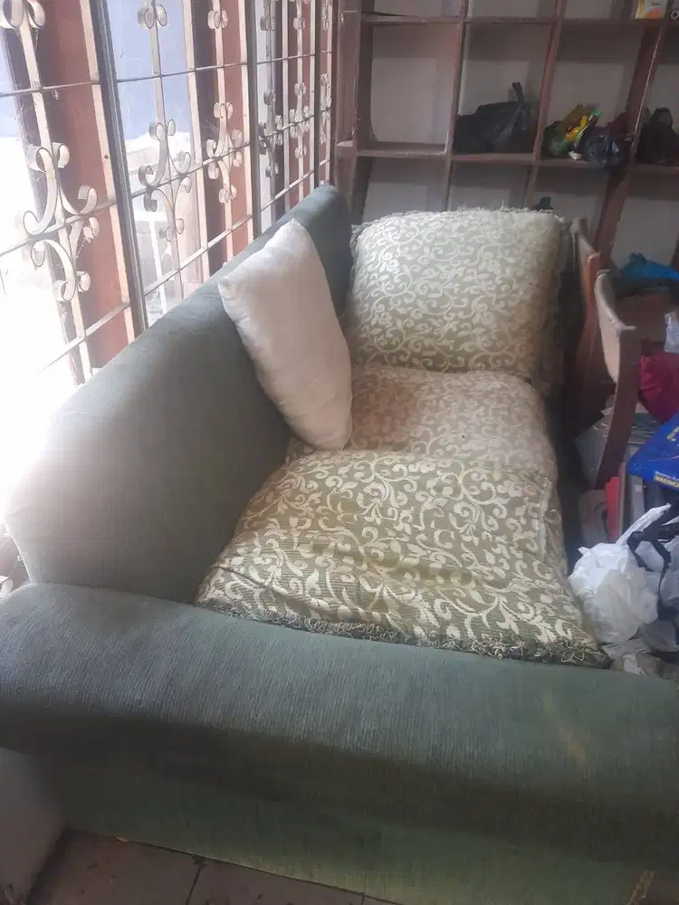 Dijual Pre Loved Sofa hijau