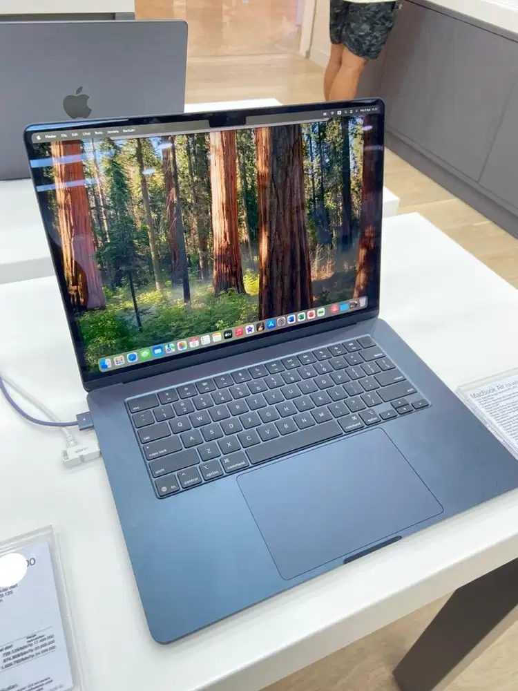 PROMO CICILAN MACBOOK AIR M2 GRATIS 2X ANGSURAN BUNGA 0% SYARAT KTP