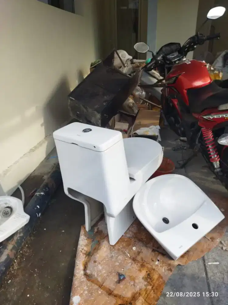 Kloset duduk closet WC toilet mono block monoblock Toto murah original