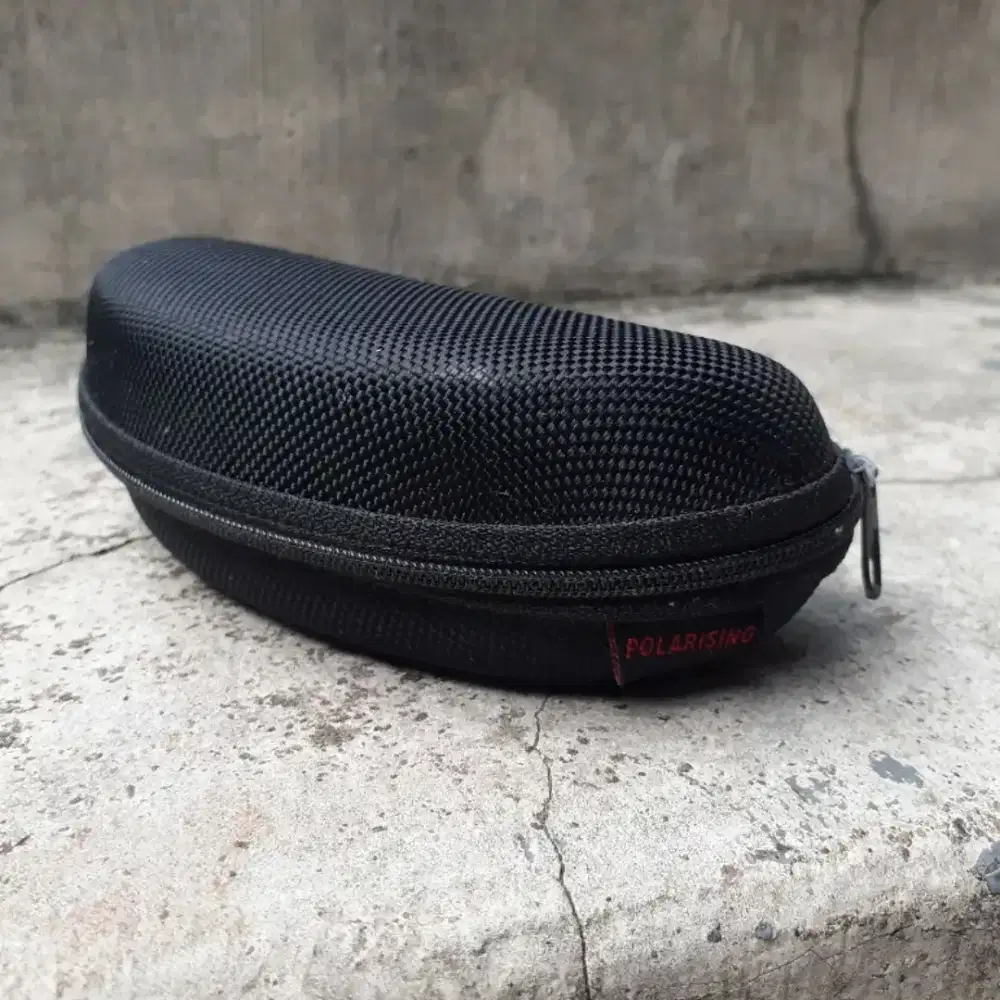 Box kacamata polarising