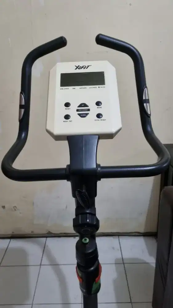 Sepeda Statis Merek X2Fit