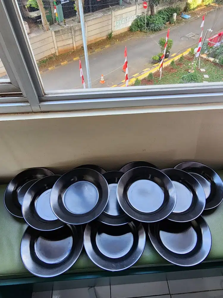 Piring Plastik Hitam diameter 20cm/pcs
