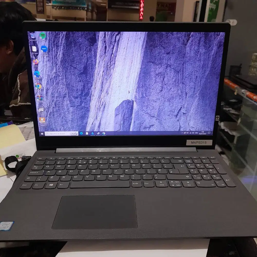 Lenovo V15-IWL Core i5 Gen 8 RAM 8GB SSD 256GB 15 INCH MURAH SECOND