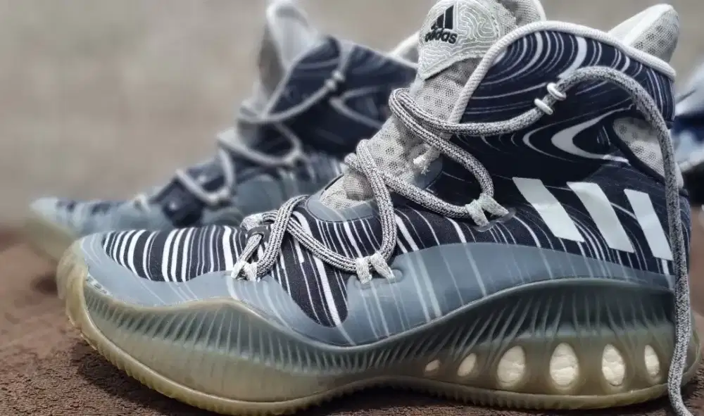 Sepatu adidas crazy explosive boost  basket size 40