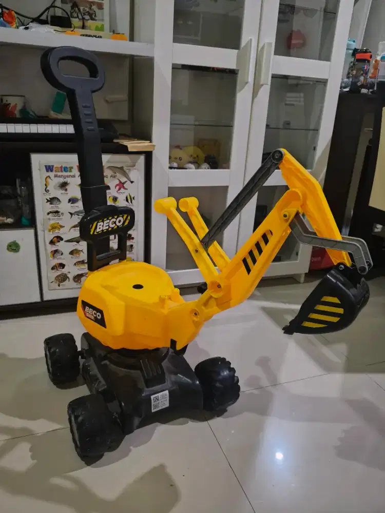 Mainan anak Beco warna kuning hitam