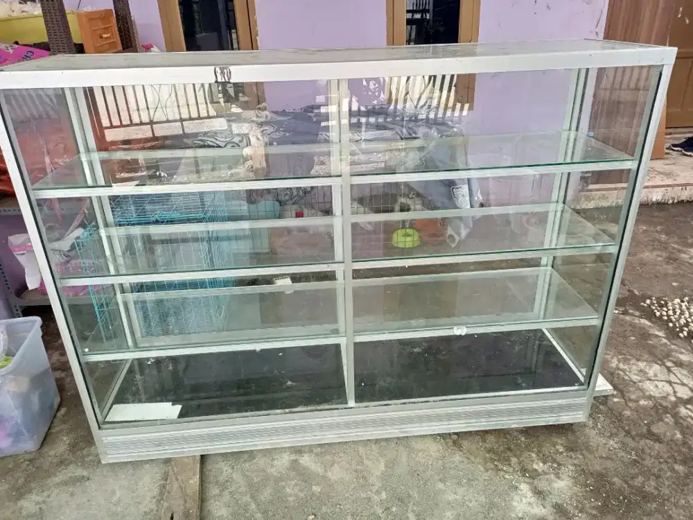 Etalase Kaca plus Roda dan kunci