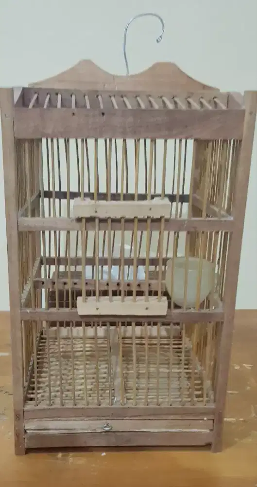 DIJUAL SANGKAR BURUNG