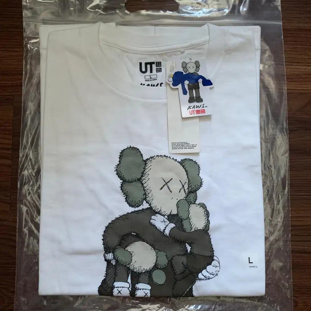 Kaos Uniqlo x Kaws Clean Slate White Original Rare Item
