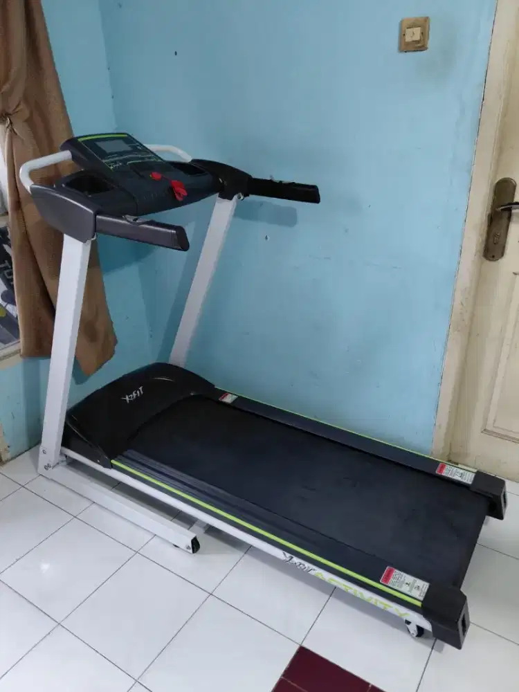 Treadmill Elektrik Second Merk X2Fit Berfungsi Baik
