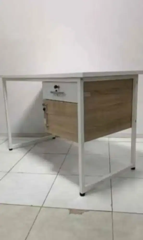 Meja Tulis 120 Kaki Besi