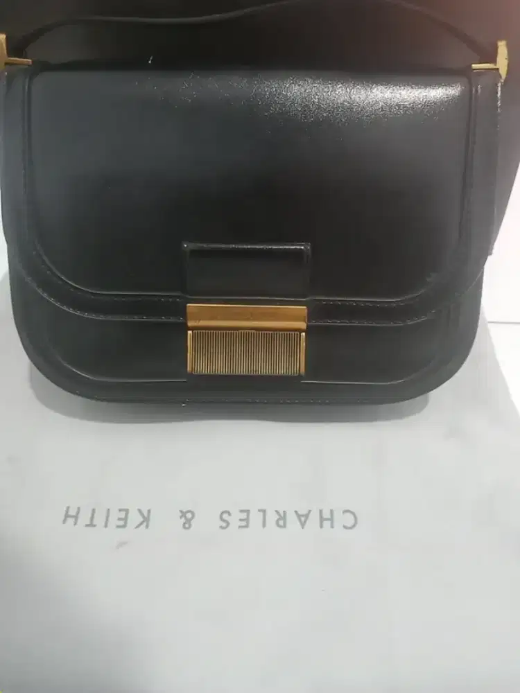 Hobo CHARLES & KEITH