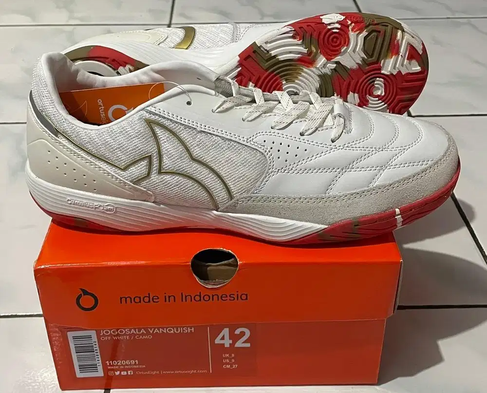 Sepatu futsal ortuseight