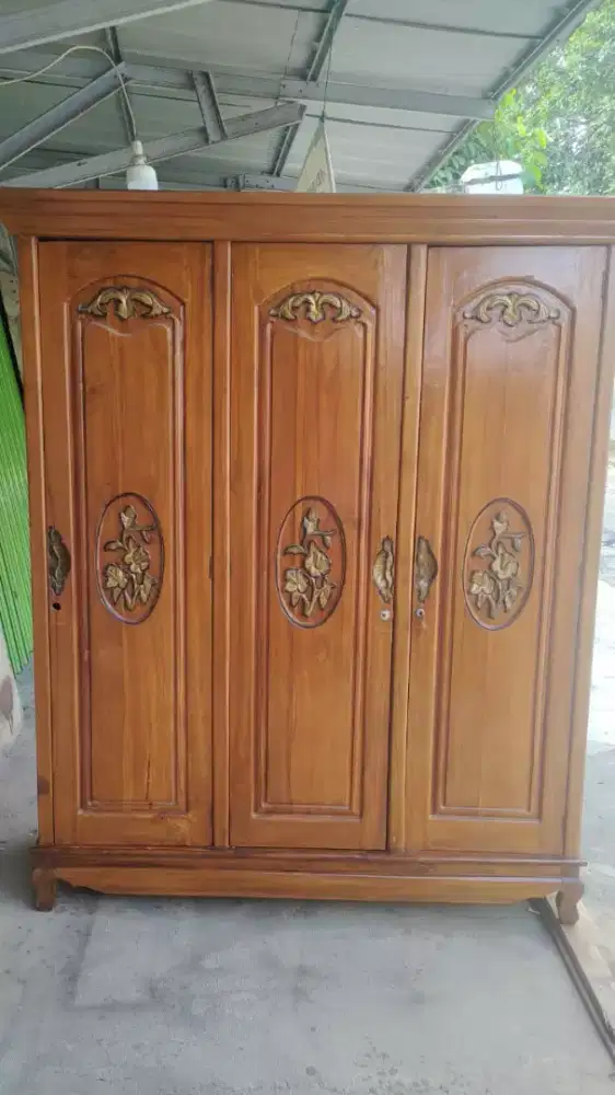 Lemari pakaian mawar 3 pintu kayu jati asli
