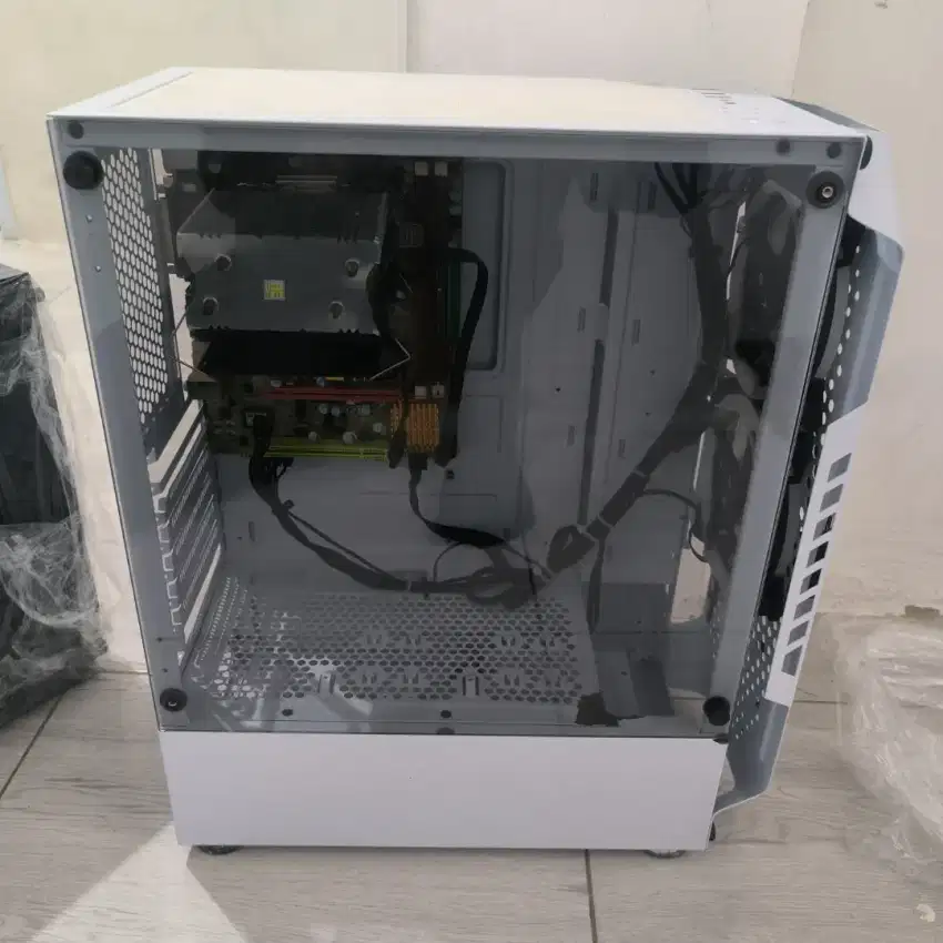 PC 1 SET INTEL CORE 2 QUAD Q9500 CASE CUBE GAMING DREUX