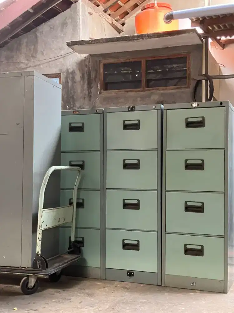 Dicari lemari kantor