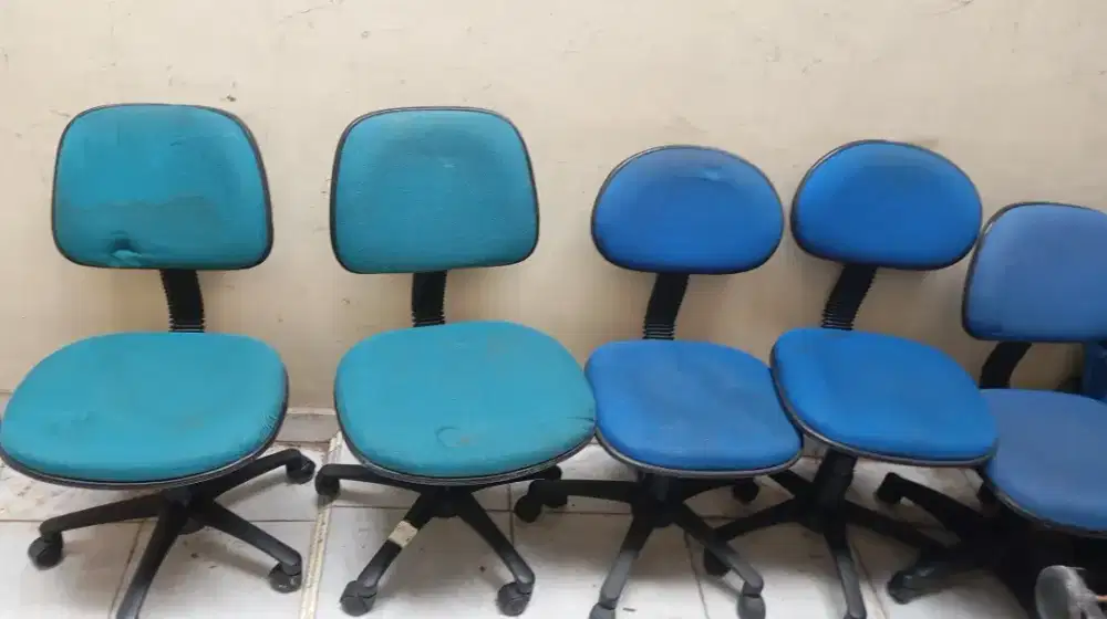 Dicari kursi dan meja bekas kantor anda