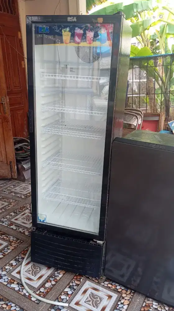 Dicari showcase bekas jualan anda