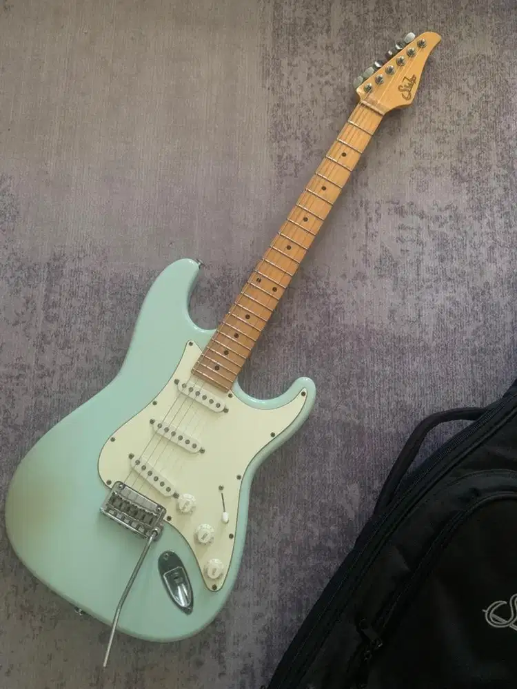 Suhr Classic Antique Warna langka sonic blue