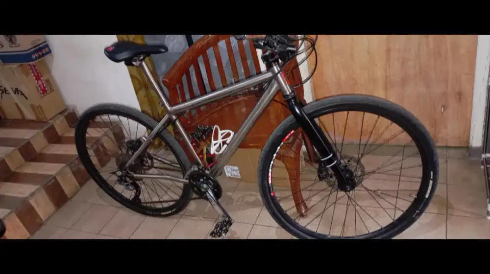 Sepeda MTB hybrid titanium