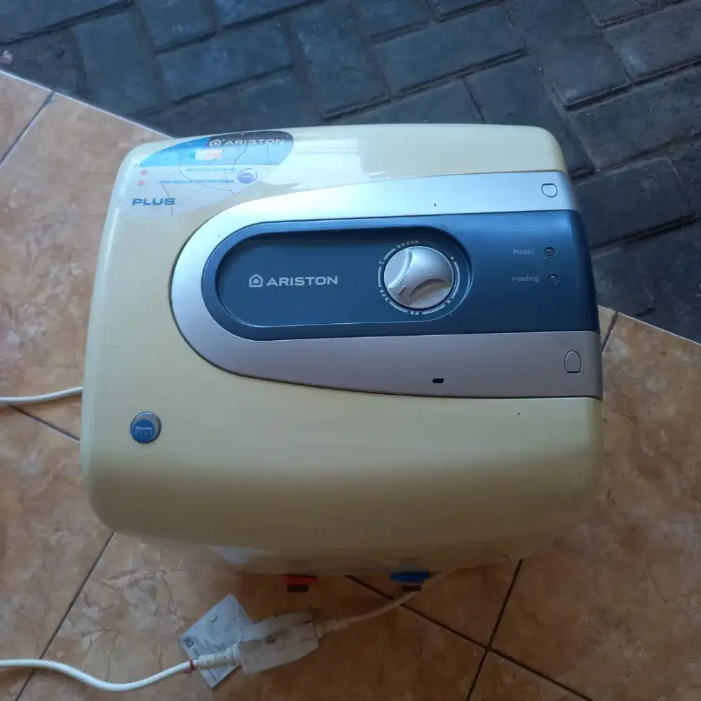Water Heater/Pemanas air Listrik Merk Ariston 15 Liter 350watt