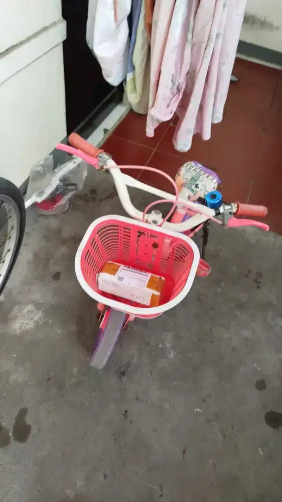 Dicari wanita buat jagain anak anak