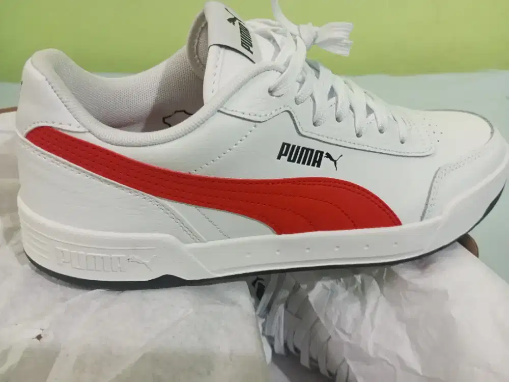 Original Sepatu Puma Caracal putih merah new