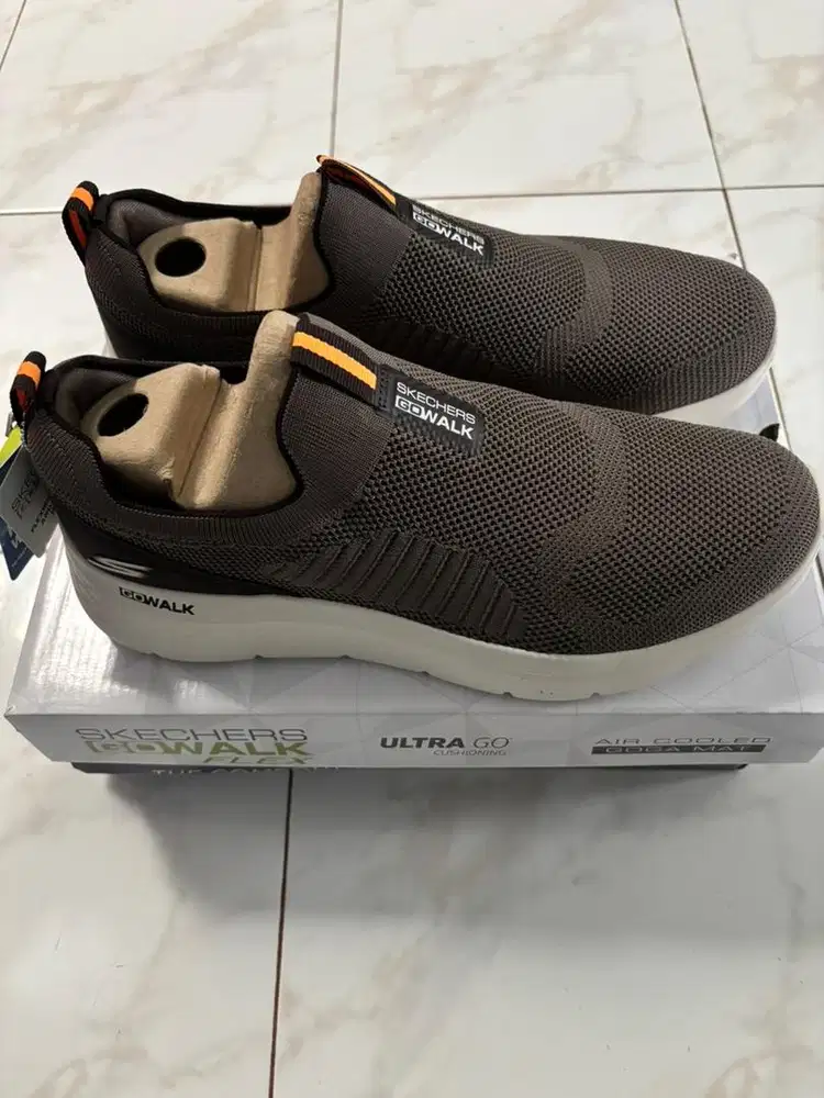 BNIB Sepatu Skechers Pria Go Walk Flex Men ukuran 42.5 warna Brown