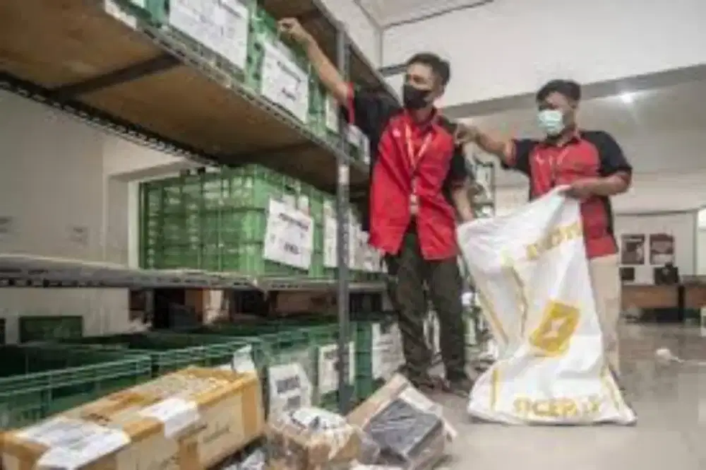 Pegawai bag Scan untuk Onlineshop Babyshop