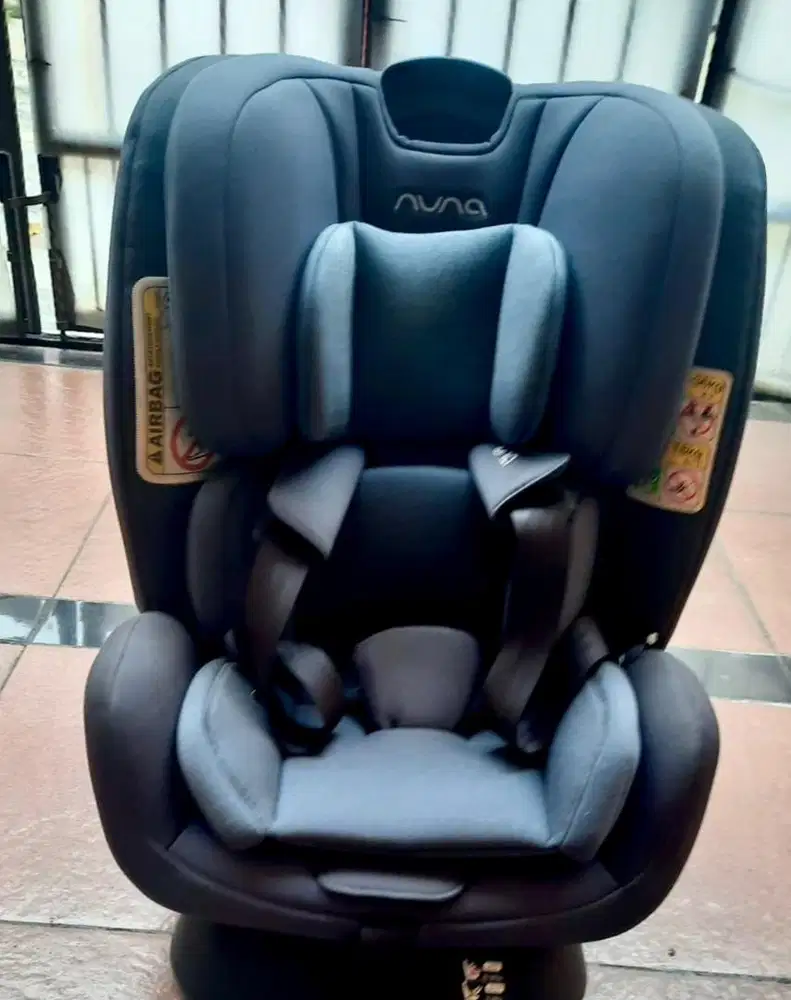 Like New Car seat Nuna