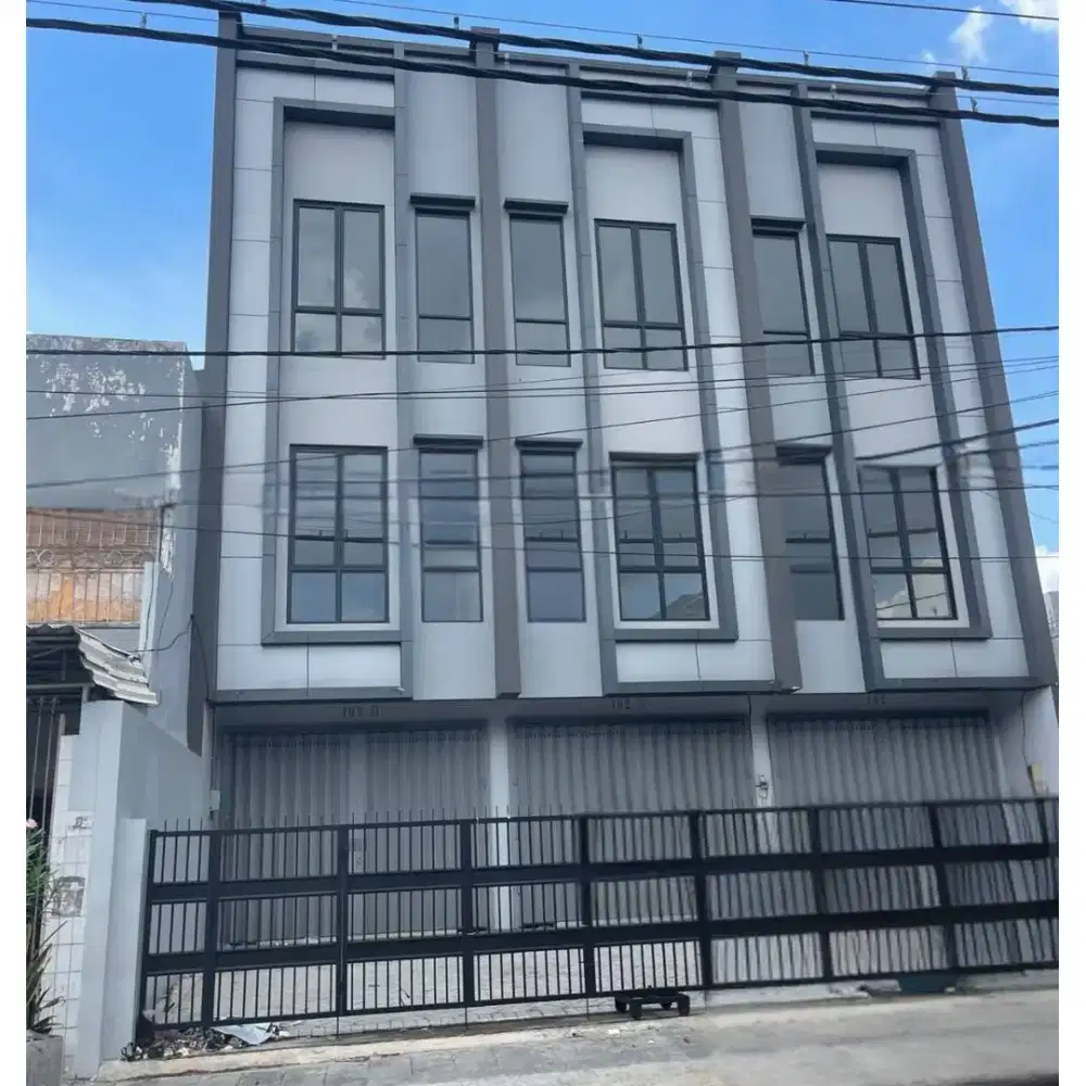 Disewa Ruko 3 lantai baru gress di Tambak Rejo